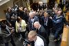 Uffe Elbæk virkede overrasket og nærmest befippet, da han først talte ved Alternativets fest på Papirøen og siden blev omringet af journalister efter cykelturen til Christiansborg. Foto: Linda Johansen/Polfoto