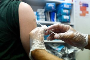 Landets fem regioner skal informere risikogrupper og stå for vaccinationstilbud mod abekopper.