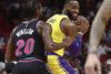 LeBron James (th.) har spillet 11 af sine hidtidige 15 NBA-sæsoner i Cleveland, og i de seneste fire sæsoner har han ført holdet hele vejen til NBA-finalen. Foto: Brynn Anderson/AP