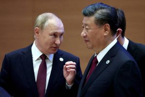 Kinas præsident, Xi Jinping, og Ruslands præsident, Vladimir Putin, mødes næste uge i Moskva. Jinping siger, han vil tale fred i Ukraine, men det giver seniorforsker Andreas Bøje Forsby ikke meget for.