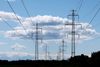 Midt i et udbygningskaos af elnettet har Energinet nikket til nye opkoblinger til elnettet svarende mere end det dobbelte af den nuværende spidsbelastning af elnettet. Dermed er der dækket op til tusindvis af nye elmaster rundt om i Danmark. Foto: Jens Dresling