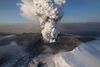 Sådan så krateret på toppen af vulkanen Eyjafjallajökull ud den 17. april 2010. Udbruddet fik store dele af flytrafikken til at stoppe med enorme økonomiske omkostninger til følge. Foto: Jon Gustafson/AP