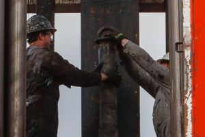 Skal olieproduktionen holdes uændret eller sættes i vejret? Det dilemma står i centrum på Opec-ministermøderne mandag og tirsdag, Foto: AP/Keith Srakocic