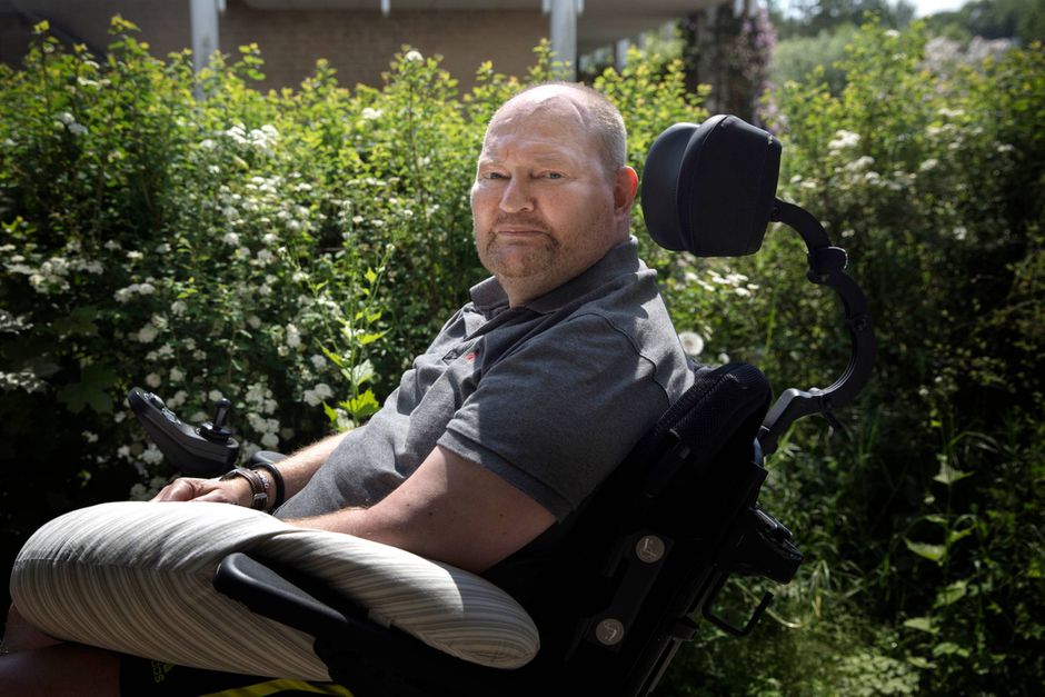 Lige Anger statisk Verdens bedste fodbolddommer sidder lænket til en kørestol: »Jeg har ikke  været til mit sidste VM«