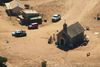 Luftfoto af filmsettet Bonanza Creek Ranch i New Mexico, hvor hollywoodstjernen Alec Baldwin fejlagtigt skød og dræbte Halyna Hutchins i en skudulykke under optagelserne. Foto: Reuters