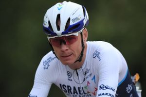 Trods smerter vil Chris Froome forsøge at komme igennem 2. etape af Tour de France.