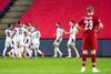 Serberne, der jubler over en scoring, vandt torsdag over Norge, som er ude af kampen om at kunne komme med til næste års EM. Foto: Ntb/Reuters