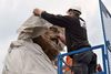 En fire meter høj statue af Karl Marx bliver i dag afsløret i fødebyen Trier i det vestlige Tyskland. Foto: Harald Tittel/AP