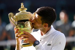 Novak Djokovic er faldet fire pladser på verdensranglisten, fordi der ikke var ranglistepoint i Wimbledon.