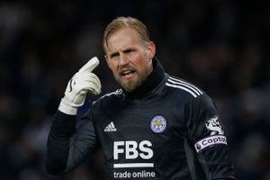 Kasper Schmeichel har oplevet usædvanligt mange billetforespørgsler før Leicesters kamp i Randers, siger han.