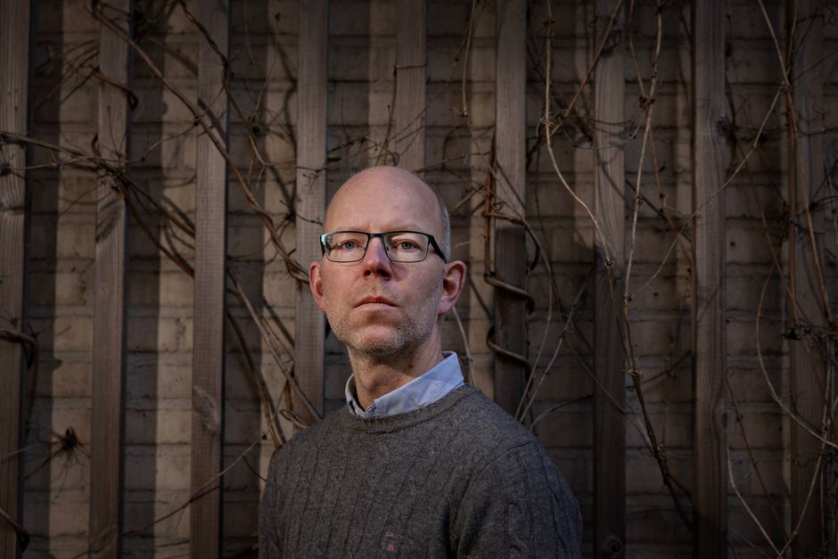 Flere danske pensionsselskaber bakker op om et nyt forslag, som skal stramme grebet om verdens største klimasyndere. Kunderne vil have pensionsselskaberne til at gå imod de magtfulde bestyrelsesformænd. 