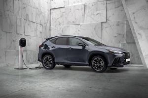 Toyotas luksus-mærke, Lexus, er snart klar på det benhårde marked for premium-biler. En ny SUV skal overbevise danskerne om, at det er værd at overveje en Lexus-model, inden de bestiller endnu en tysker.