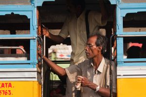 Forskere og forelæsere tager dig med til en række af verdens største lande og mest betydningsfulde økonomier, men sætter også fokus på kultur og hverdagsliv. 
