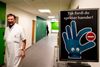 Alle, der har været i kontakt med en person, der er bekræftet smittet med coronavirus, vil fremover kunne blive testet. Foto: René Schütze/Ekstra Bladet