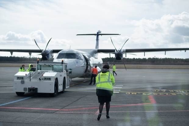 Arbejdet med at finde private investorer, som vil skyde penge i Aarhus Airport, ventes afsluttet inden sommerferien, oplyser bestyrelsesformanden.