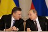 Ruslands præsident Vladimir Putin hjalp den tidligere ukrainske præsident med at flygte fra oppositionen i landet, siger han.