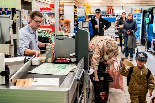 Dagligvarekoncernen Coop Danmark har store ambitioner for dens nye nye discountkæde Coop 365. Den har indtil nu åbnet ca. 50 butikker. Blandt de første i kæden er en butik i Valby. Foto: Stine Bidstrup.  