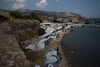 Migranter og flygtninge bor i telte på den græske ø Chios. Arkivfoto: Petros Giannakouris/AP