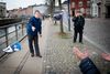 Rasmus Paludan (t.v.) og hans parti afholdt tidligere i marts en seance på Christiansborg Slotsplads, hvor man bl.a. kastede med koranen. Foto: Liselotte Sabroe/Ritzau Scanpix