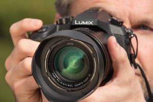 Den ultraskarpe billedopløsning 4K rammer nu også fotokameraerne, hvor de første modeller, som kan optage video i fire gange så høj opløsning som full HD, er på markedet. 