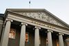 Demonstration mod Danske Bank oprindeligt arrangeret af DR programmet Tæt på Sandheden med Jonatan Spang, på Kgs. Nytorv i København. Det var en lille flok af Danske Banks kritikere, der var mødt op til demonstration foran hovedsædet. Tirsdag den 30. oktober 2018. Foto: Philip Davali