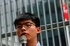 Aktivisten Joshua Wong meddelte tirsdag, at han opløser prodemokrati-organisationen Demosisto, som han var leder af. Foto: Reuters/Tyrone Siu