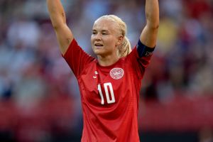 Pernille Harder, Sofie Bredgaard og Stine Ballisager kan blive Årets Kvindelige Fodboldspiller i Danmark.