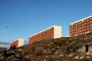 Temperaturen i Nuuk i Grønland har lørdag sneget sig op over 15 grader, oplyser DMI.
