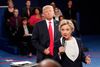 Donald Trump og Hillary Clinton under den anden præsidentiddebat under den amerikanske valgkamp i fjor. Debatten blev afholdt i november 2016. Foto: Rick T. Wilking
