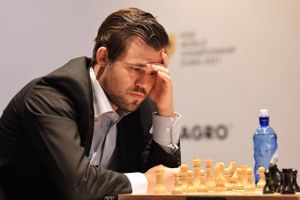 Efter 11 partier kan norske Magnus Carlsen kalde sig verdensmester igen efter sejr over Ian Nepomniachtchi.