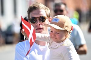 Jonas Vingegaard fulgte Postnord Danmark Rundt 2022 som tilskuer sammen med datteren Frida. Foto: Ernst van Norde