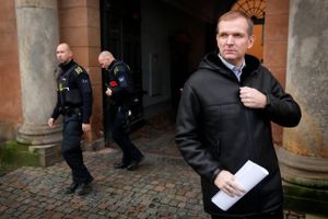 Domstole har udskudt retssager om bl.a. bandeskyderi og vold mod børn for at undgå coronasmitte. Advokater spørger, om man ikke bare kan holde afstand.