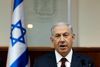 Benjamin Netanyahu lover, at der kommer en hård reaktion fra Israel efter synagogeangrebet tirsdag.