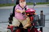 »Når man er handicappet, er man nødt til at være lidt af en ekshibitionist. For du er på fra det øjeblik, du går ud af døren, til du kommer hjem igen, og så nytter det ikke noget at prøve at skjule sig,« siger Hans Jørgen Møller, der godt kan forstå, at mange bliver forlegne ved mødet med en handicappet. Foto: Nikolai Linares