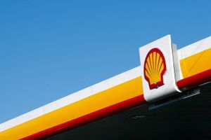 Oliegiganten Shell er blevet beordret til at sænke sin udledning af drivhusgasser med 45 procent inden 2030.