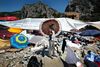 Strandede migranter på klipperne ved grænseovergangen mellem Italien og Frankrig. Foto: Eric Gaillard/Reuters