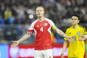 Fra 2-0 til 2-3: Det danske fodboldlandshold mistede totalt kontrollen og tabte højst overraskende til et heroisk kæmpende hjemmehold.