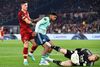 Kasper Schmeichel og Leicester tabte slaget om en finaleplads i Conference League til AS Roma. Foto: Isabella Bonotto/Ritzau Scanpix