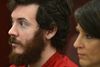 James Holmes i selskab med forsvarsadvokaten Tamara Bradyi retten i Centennial i Colorado.