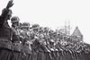 Frikorps Danmark hjemme på orlov fra Østfronten opmarcheret på Godsbanegården i København før en parade gennem byen. Det er materiale om nogle af disse og andre nazisympatisører, der er forsvundet fra Rigsarkivet.
