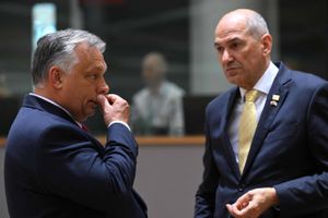 Et forbud mod import af russisk olie har udløst den hidtil største splittelse mellem EU-landene under Ukraine-krigen. Orban har fået hovedrollen, men han har ikke stået alene med modstand. Nedenunder ulmer uenighed om, hvor meget EU skal forhandle med Putin.