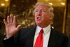 Donald Trump kan se frem til et søgsmål fra en række advokater, som mener, at han ikke overholder amerikansk lovgivning. Foto: AP/Evan Vucci
