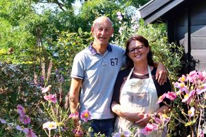 Der skulle gå 22 år, fra Helle Aagaard og Kim Linddal Hansen overtog haven, til de for alvor fandt deres grønne ståsted. I dag er deres skønne have på Sydfyn en blomstrende oase med rislende vandløb og kig til åbne vidder.