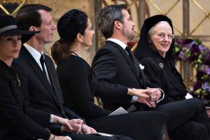 Den kongelige familie fik nogle minutter alene uden kameraer til at sige farvel til Prins Henrik. Foto: Henning Bagger/Ritzau Scanpix