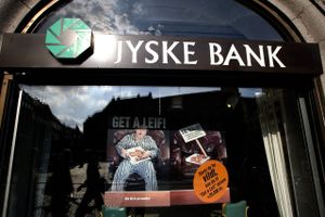 Jyske Bank var bankforbindelse for det nu krakkede Johan Schlüter Advokatfirma. Det kan blive et dyrt engagement.