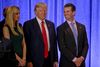 Trump med sin søn Don Jr. og sin datter Ivanka. Foto: AP/Seth Wenig