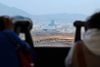 Nysgerrige sjæle kigger ind over Nordkorea tæt ved den dematerialiserede zone mellem Nord- og Sydkorea.