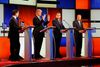 »Kig på disse hænder. Er de små?,« sagde Donald Trump, som forsvarede sin manddom under tv-debat med Ted Cruz, Marco Rubio og John Kasich.