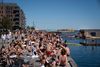 Bade og solgæster nyder sommervejret ved Nordhavn mandag den 1. juni 2020. Arkivfoto: Liselotte Sabroe/Ritzau Scanpix