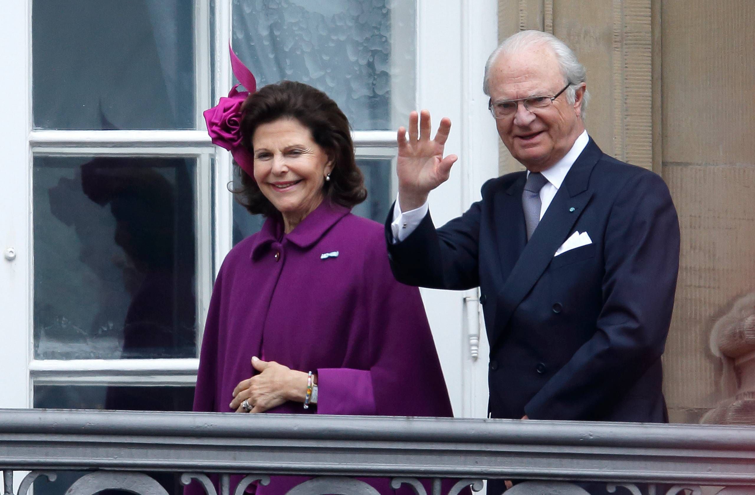 Professor ortodoks at styre Sveriges konge og dronning er testet positive